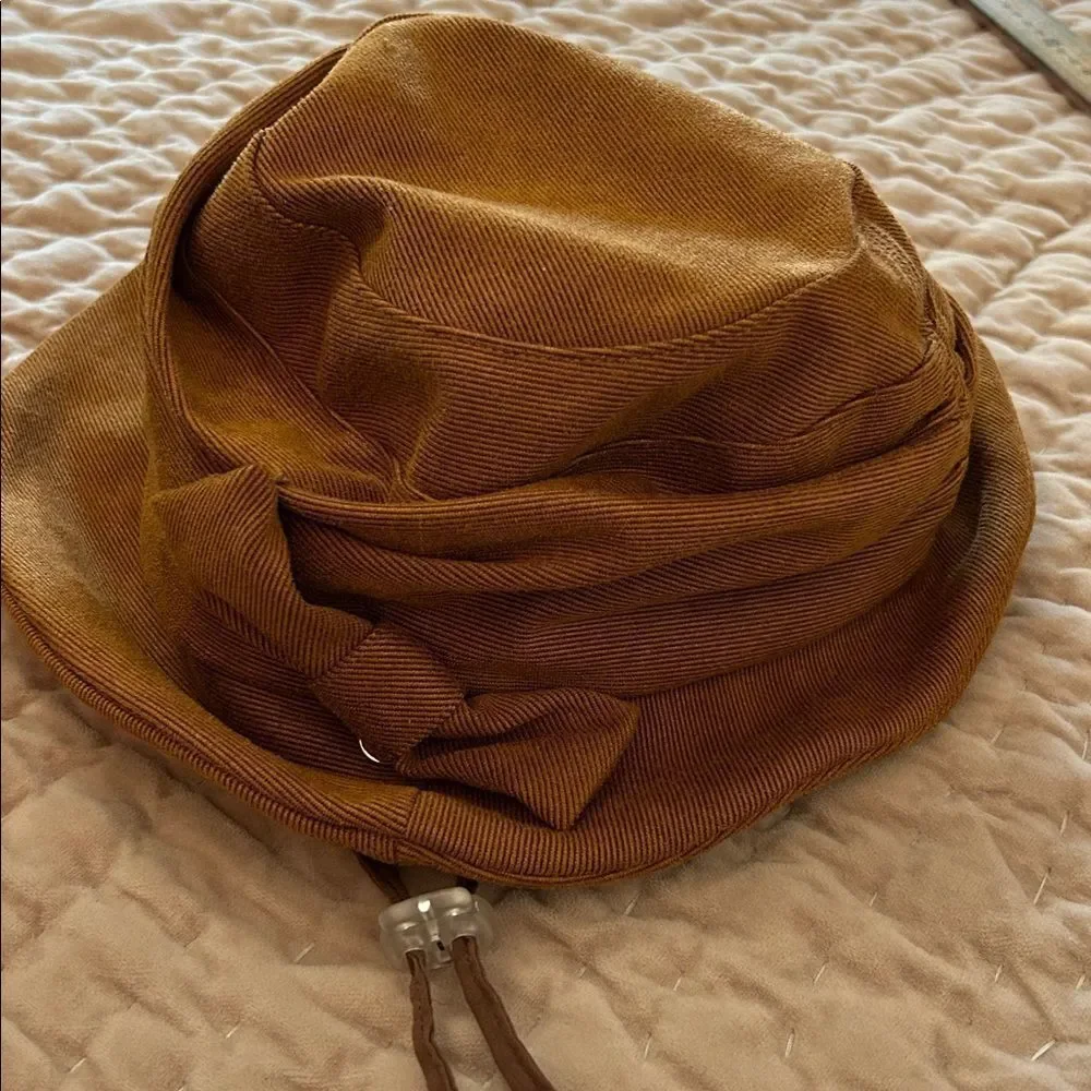 Comhats vintage caramel cloche bucket hat with a chin strap and drawstring